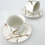 SET 2 CANI CAFEA-200 ML CU FARFURII CALACATTA, PORTELAN ALB CU IMPRIMEU AURIU HANNA HOME